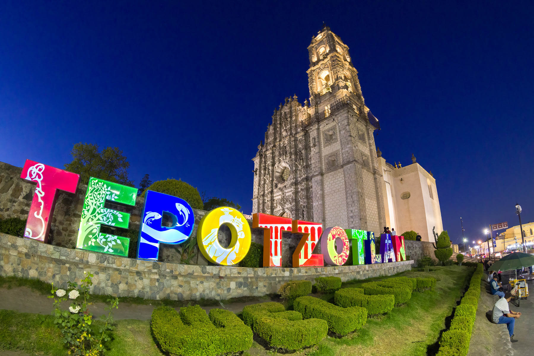 Fotografía turística de las letras de pueblo mágico de Tepotzotlán